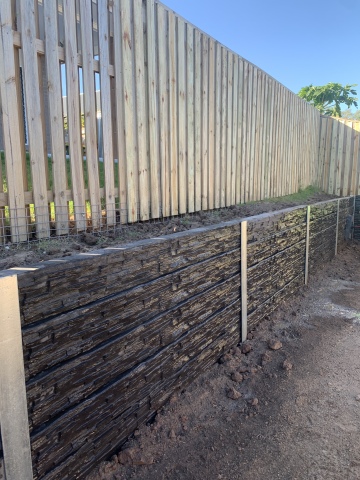 Rycan Retaining and Earthworks Concrete Sleeper Retaining Wall - Stackstone Profile